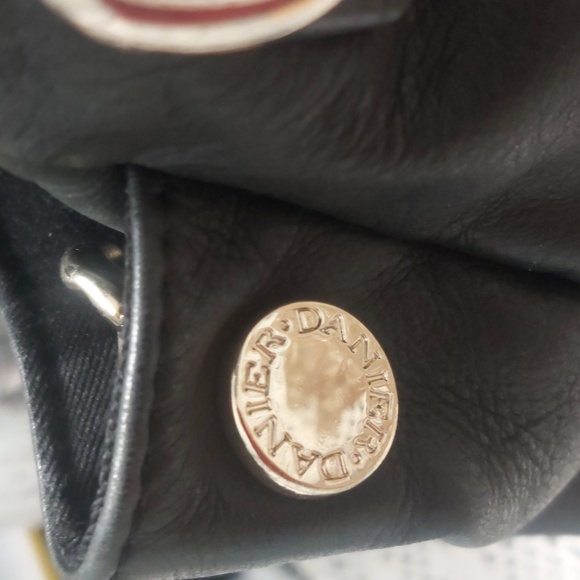 Danier Purse - Picture 3 of 14